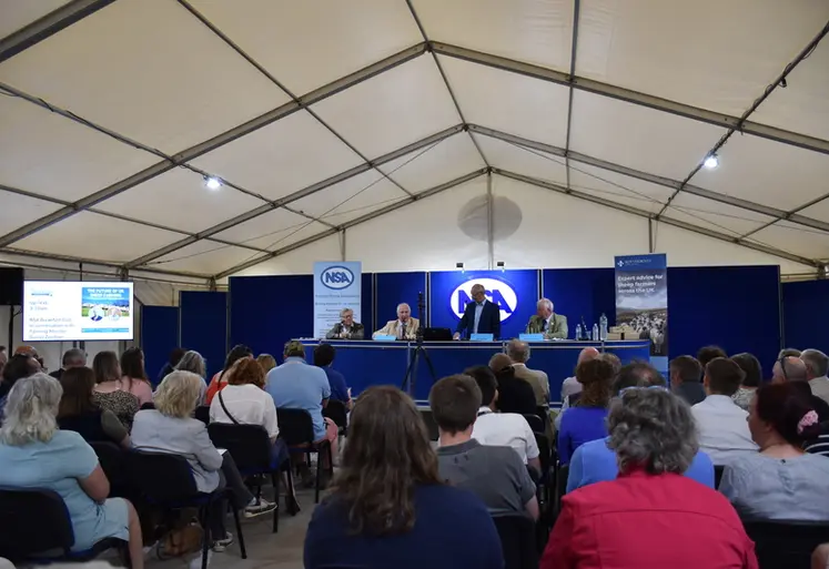 <em class="placeholder">Le ministre de l’Agriculture Daniel Zeichner au salon Sheep event, le 30 juillet 2024.</em>