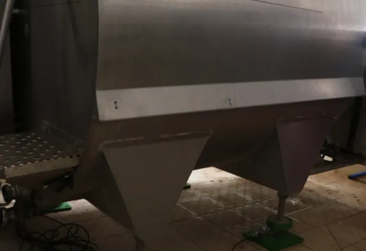 <em class="placeholder">Tank à lait équipé de pesons connectés</em>