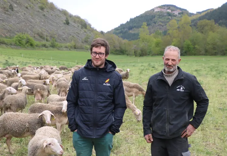 <em class="placeholder">Simon Galtier et Patrick Combes, éleveurs de brebis laitières bio dans l&#039;Aveyron.</em>