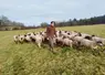 <em class="placeholder">Eleveur conduisant ses brebis au pâturage.</em>