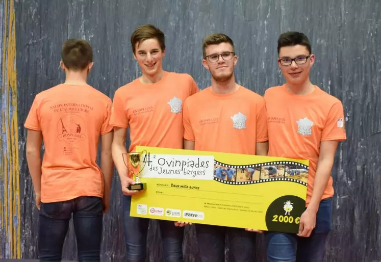 Louis, Charlie et Clément du Lycée Nature, en Vendée, ont remporté l’épreuve collective en imaginant le T-shirt officiel des Ovinpiades 2020.