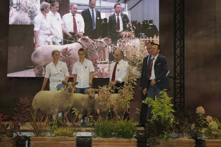 Hervé Garnier et ses animaux qui ont remporté le prix d'ensemble