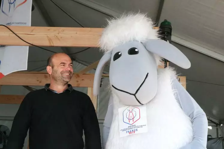 Stéphane Travert apprécie la viande d'agneau.