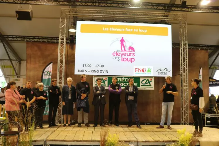 Christophe Riffaud, président de l'AMTM, avec Bernard, la mascotte.