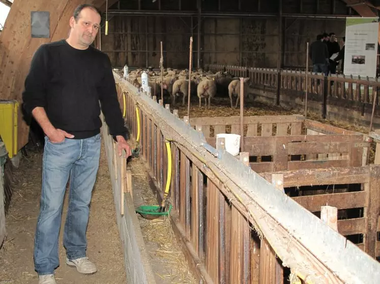 Pour Frédéric Bouteiller, le bâtiment spécifique à l'agnelage a facilité la surveillance et amélioré les conditions de travail.