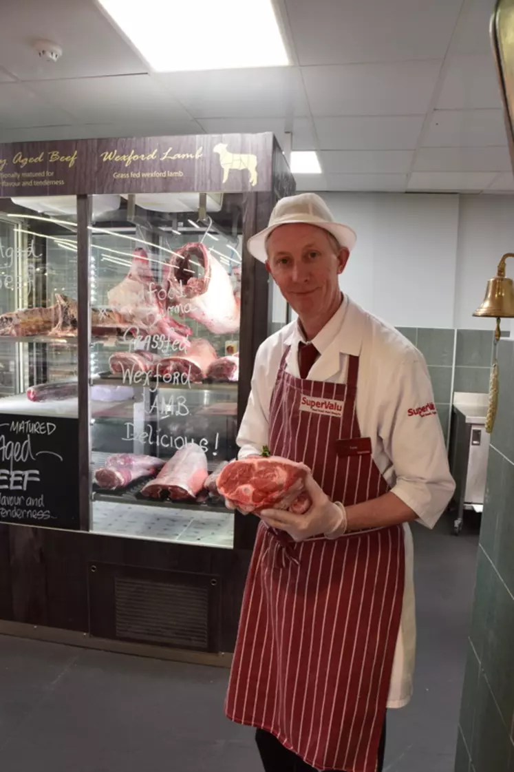 Au magasin SuperValu de Blackrock à Dublin, la maturation de la viande est considérée comme une offre premium qui positionne l’enseigne plutôt dans le moyen-haut de gamme. © D. Hardy