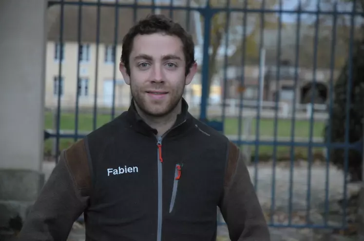 Fabien Perrot a pour mission de gérer au mieux l'outil pédagogique qu'est l'exploitation. © M.-A. Batut