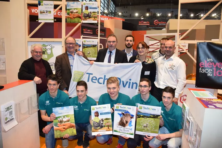 Les organisateurs du salon présentaient les quatre affiches finalistes de l’édition 2017 de Tech-ovin lors du salon de l’agriculture. © D. Hardy