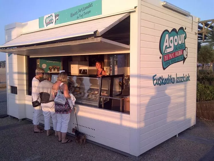 OPTIONLes kiosques à glace de la laiterie Agour sont installés sur trois plages de la côte basque. © A. Dazet