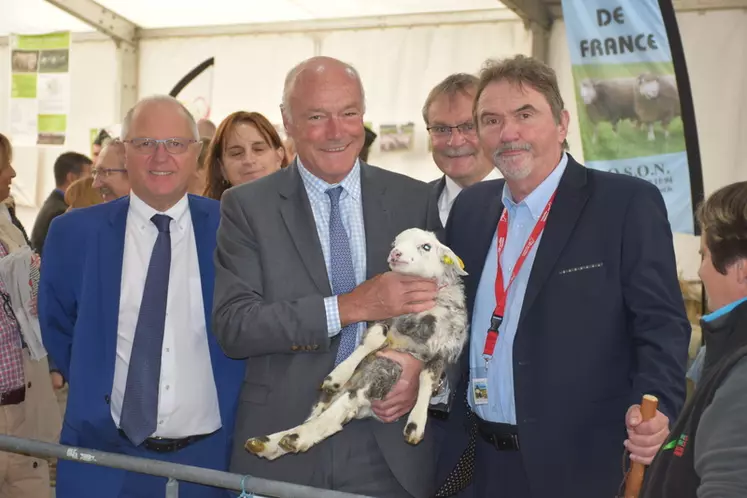 Lors de l'inauguration, le président de la Nouvelle-Aquitaine a fait le lien entre les brebis laitières et allaitantes. © D. Hardy