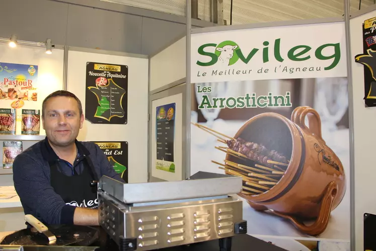 Les Arrosticini sont proposées en surgelé en boîtes de 40 brochettes et les premiers retours sont plutôt prometteurs. © V. Bargain