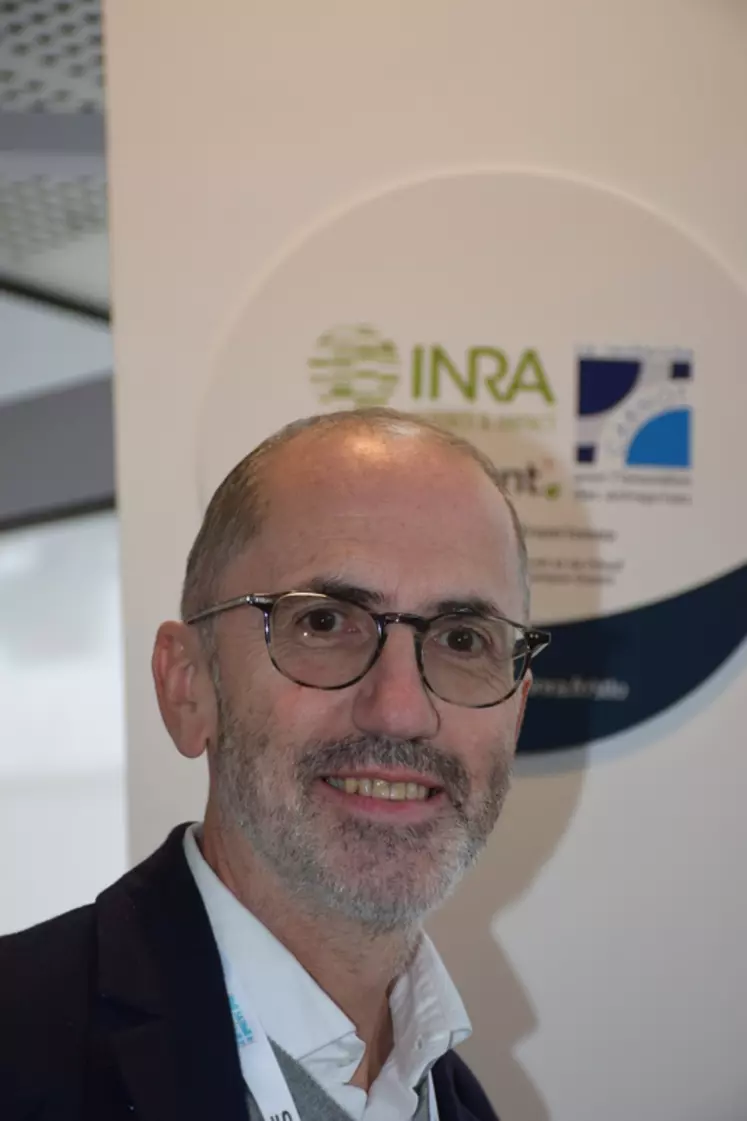 GILLES GARRIC, INRA : « Nous avons repensé la technologie fromagère pour diminuer le temps d’affinage et créer une large gamme de textures et de flaveurs. » © D. Hardy