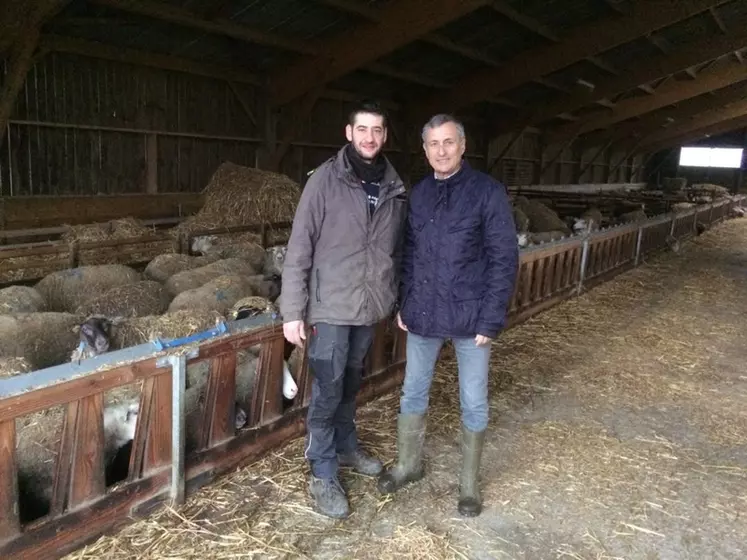 David Sarlat et Hervé de Monvallier, les associés de l’EARL  «  Le coût global de la bergerie revient à 280 euros par brebis logée ». © CS ovin Montmorillon