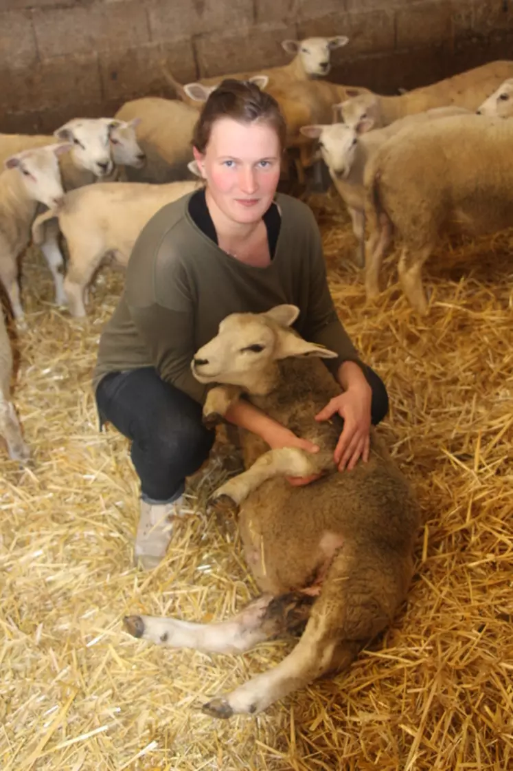 Sarah, éleveuse de brebis est enceinte de huit mois, elle devra bientôt partager son temps et son amour… © CFA-CFPPA de Mirecourt