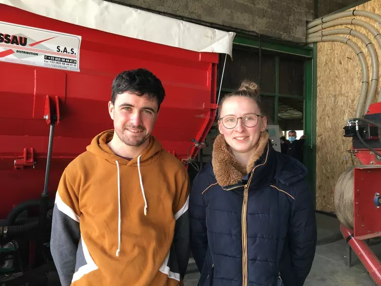 Vincent Hirigoyen (Hasparren) et Maider Etcheverry (Armendaritz) étaient venus chercher une solution au manque de main d’œuvre sur leurs exploitations. © A. Dazet