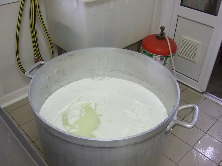 Le lactosérum peut être valorisé en parallèle de la fabrication de fromages.