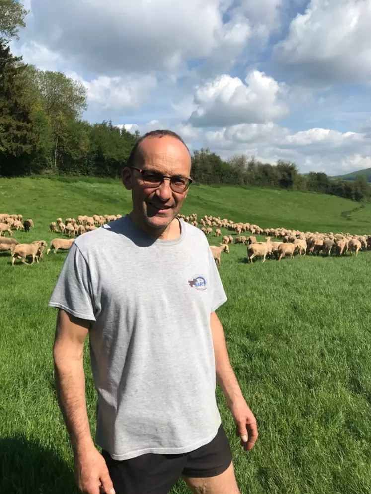 Jérôme Rousset, éleveur sur la commune de Lacaune dans le Tarn, 800 brebis laitières.