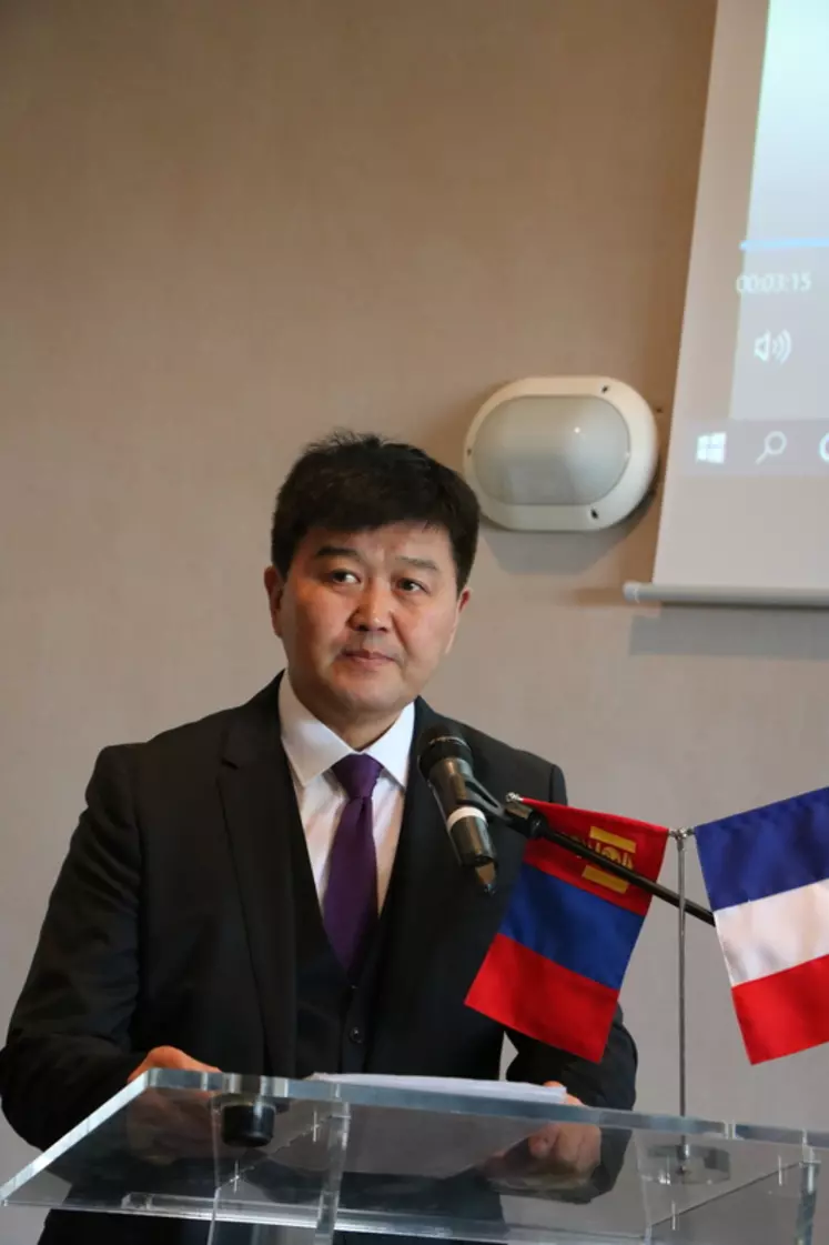 Le ministre de l’agriculture de Mongolie espère forger une coopération renforcée entre l'élevage français et mongole.