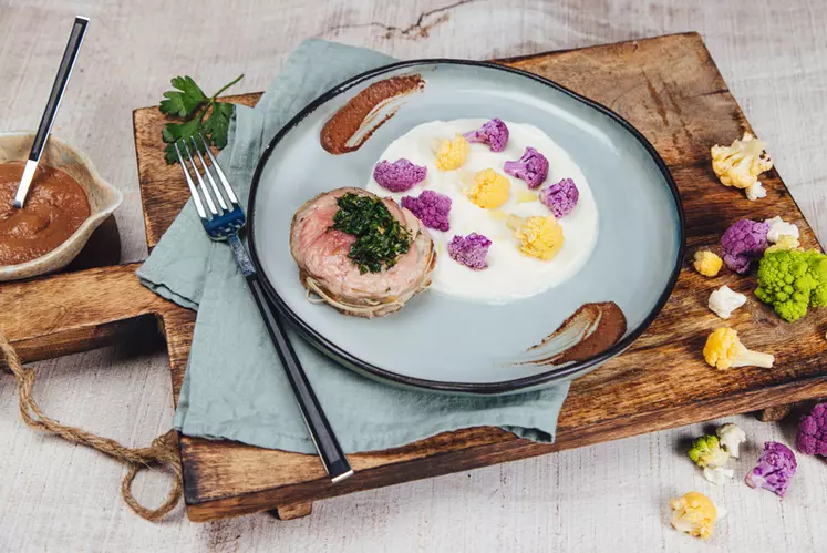 Épaule d’agneau roulée à la gremolata et chou-fleur