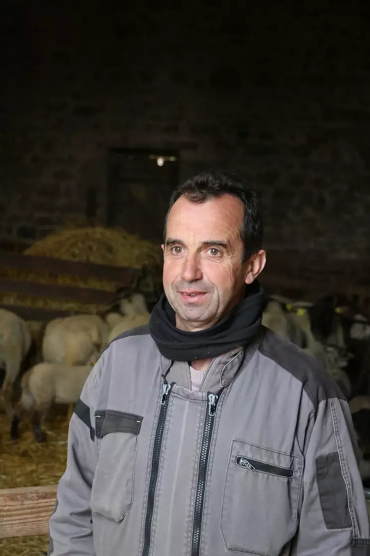 Pascal Meulé, éleveur dans la Nièvre (130 brebis, 100 vêlages, 138 ha).