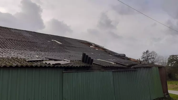 Toiture abimée par le vent