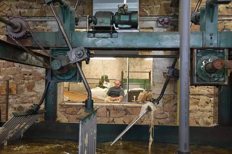 Le lavage de laine du Gévaudan existe depuis plus de 40 ans. Ses machines datent du début du siècle dernier.