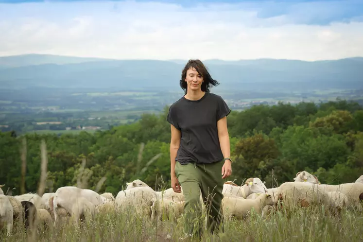 Manon Fleuroux élève un troupeau de 60 brebis