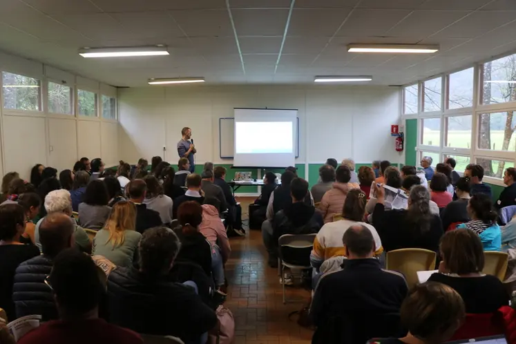 <em class="placeholder">Salle plénière JTO</em>