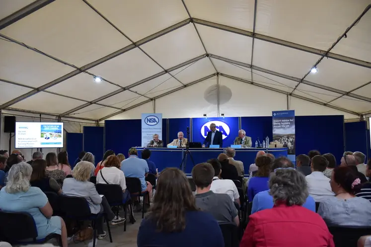 <em class="placeholder">Le ministre de l’Agriculture Daniel Zeichner au salon Sheep event, le 30 juillet 2024.</em>