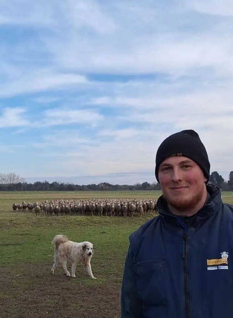<em class="placeholder">Sam Feugueur, 23 ans, est berger dans la plaine de la Crau (Bouches-du-Rhône)</em>