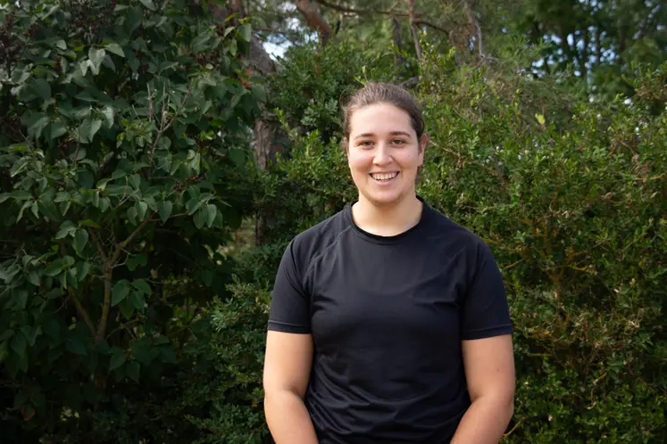 <em class="placeholder">Lila Damian, chargée d'étude vautours et activités d'élevage LPO Grands-Causses</em>