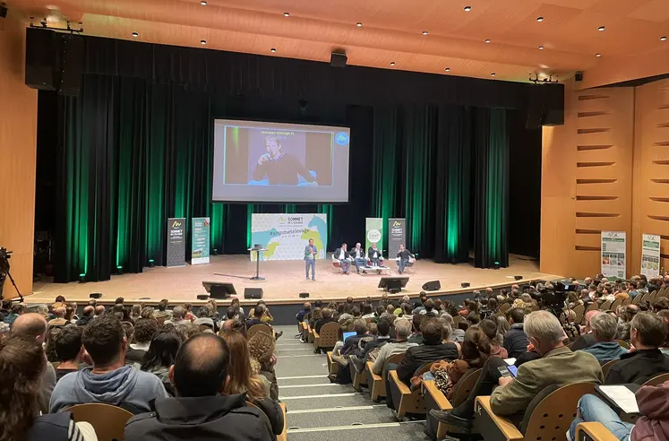 Une salle de conférence remplie au Sommet de l'élevage