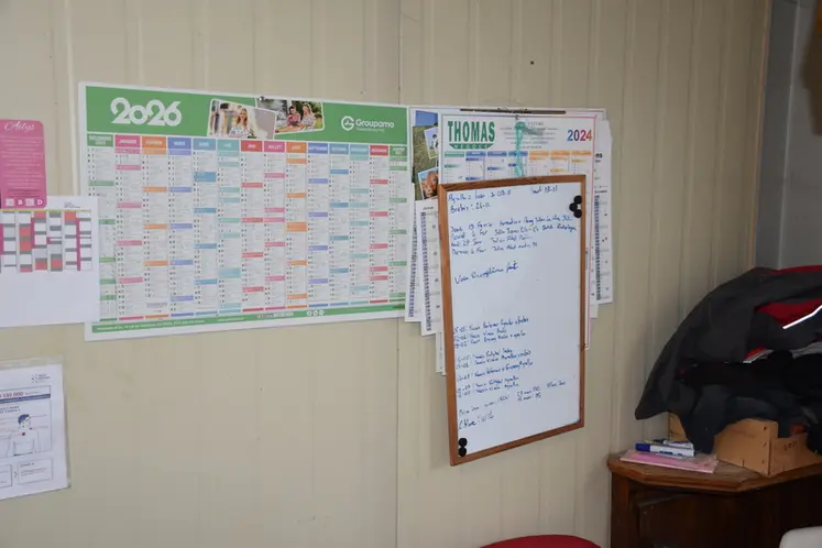 <em class="placeholder">Un calendrier est accroché dans la salle de pause</em>