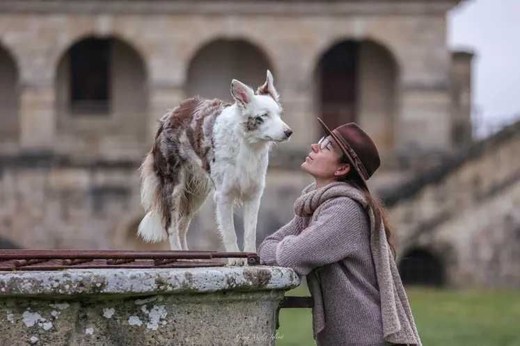 <em class="placeholder">Justine Caron et son chien de conduite.</em>