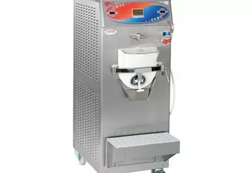La machine peut turbiner jusqu’à 20 litres de glaces en 12 minutes. © Glace agricole