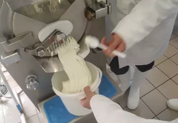 Actalia, centre technique agroalimentaire, a testé différentes recettes pour fabriquer une glace au lait de brebis bien équilibrée et avec une bonne conservation dans le temps.