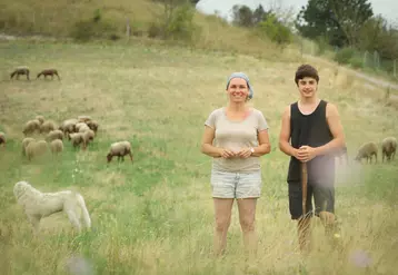 Solenn Guillaume et Yann Vetois, éleveurs de 240 brebis dans l'Aude