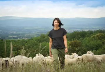 Manon Fleuroux élève un troupeau de 60 brebis