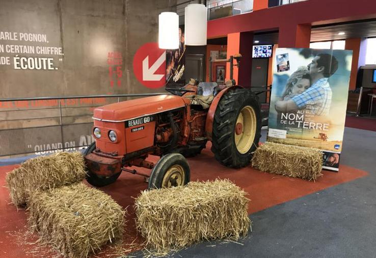 Des agriculteurs avaient prêté le tracteur familial pour l'avant-première.
