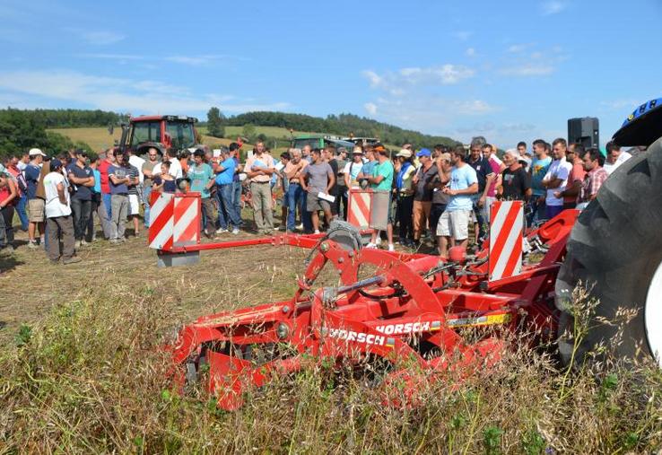 300 personnes ont participé à la journée «Un sol vivant pour une agriculture performante» organisée par la chambre d’agriculture et la FDCuma du Tarn le 18 septembre dernier à Viviers-les-Montagnes.