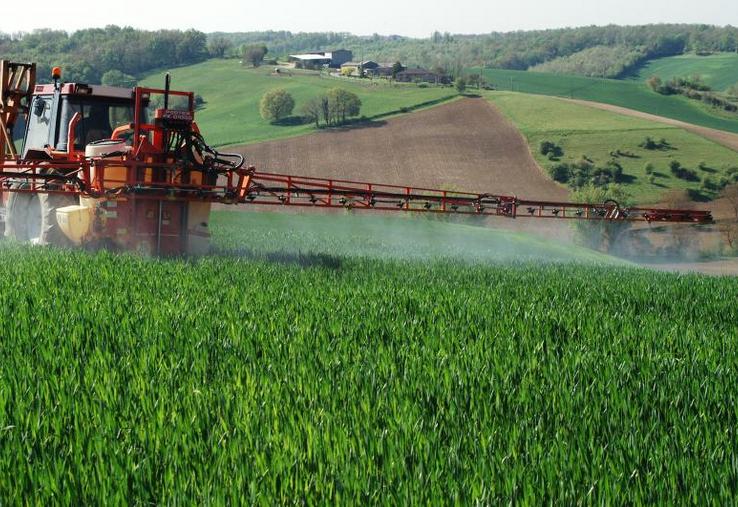 Le ministre de l'agriculture  a annoncé le 9 décembre une baisse de 5,7 % des usages des produits phytosanitaires.