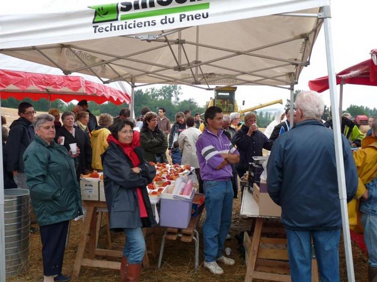 Aux commandes des grillades, le club de rugby puylaurentais