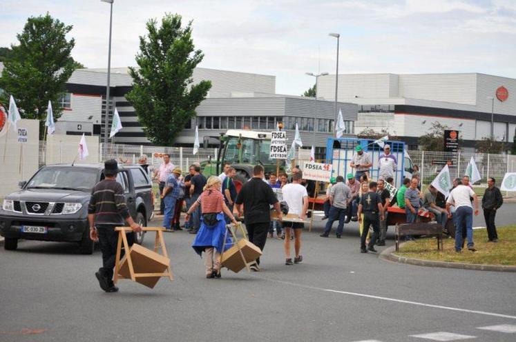 A Castres, le site de Bigard était bloqué par les éleveurs du grand sud-ouest depuis dimanche soir.