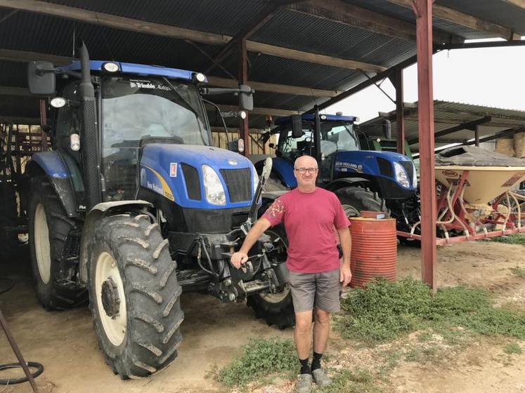 Les deux New Holland travaillent avec une précision de 2 à 3 cm.