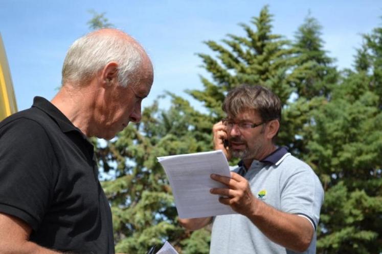 Les deux éleveurs du canton de Valence en pleine organisation