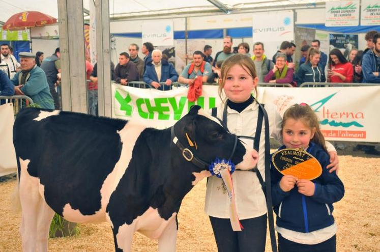 Au concours départemental Prim’Holstein, il n’y a pas d’âge pour rencontrer le succès.