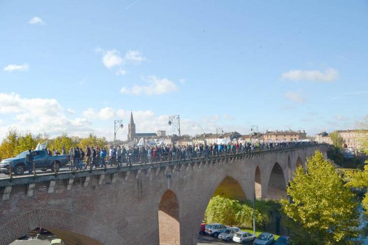 1 500 manifestants sont venus de toute l’Occitanie pour protester contre le nouveau zonage des zones défavorisées,  ce lundi 14 novembre à Montauban.