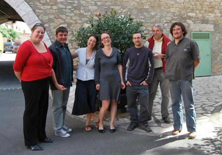 Les membres du bureau de la nouvelle association Régal d'Oc avec les animatrices du PNRHL.