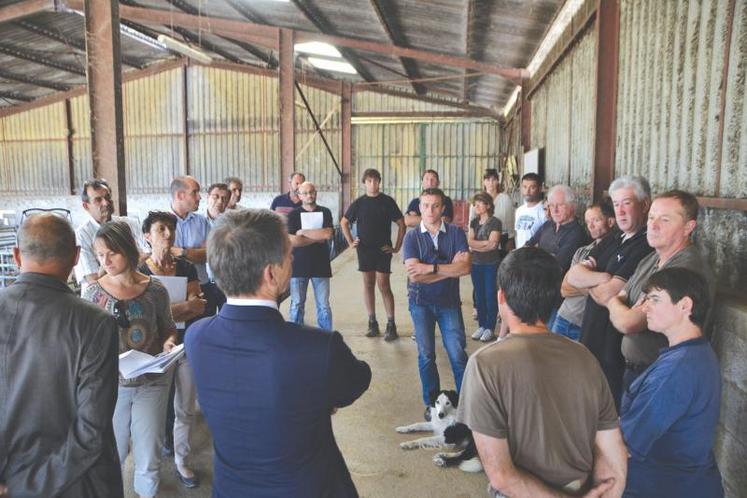 Les agriculteurs des cantons de Puylaurens, Cadalen et même au-delà, avaient répondu présents pour venir exposer au nouveau préfet du Tarn, la situation de l’agriculture tarnaise et écouter le message qu’il voulait faire passer à la profession.