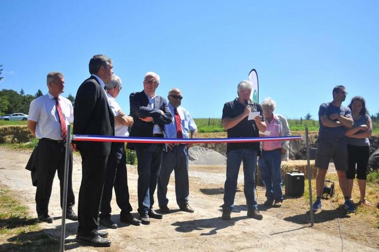 Inauguration par les officiels.